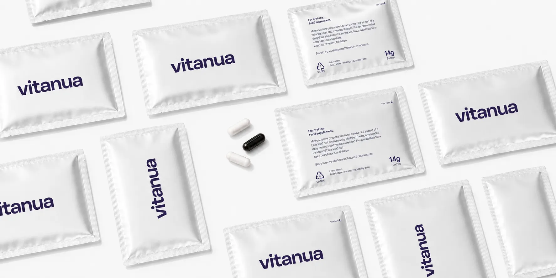 Mehrere vorportionierte vitanua Nährstoff-Kits in einer hellen Editorial-Ansicht